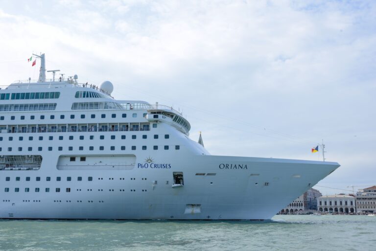 フェリー　クルーズ海外旅行
